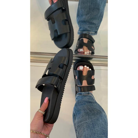 Sophie Sandal - Black (Wide Friendly)