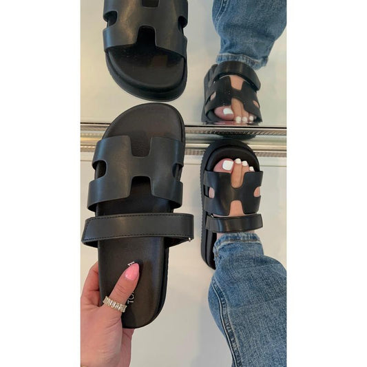Sophie Sandal - Black (Wide Friendly)